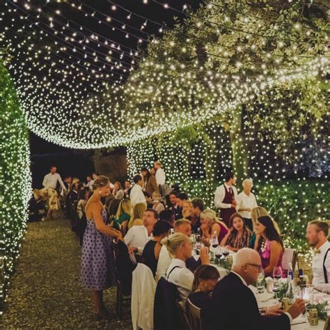 Allestimento luminoso con tende a LED per matrimoni
