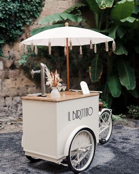 Esempi di carretti personalizzati per matrimoni