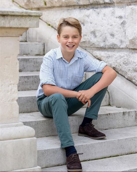 Principe George in pantaloni corti