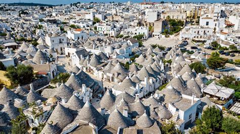 Vista panoramica di un trullo pugliese