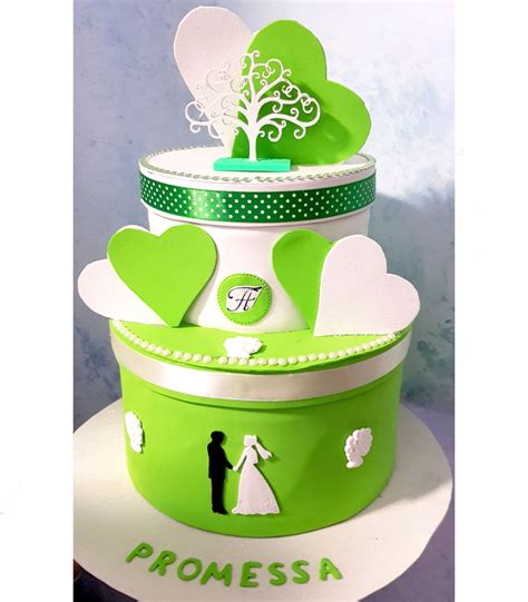 torta promessa di matrimonio con sposini ritagliati