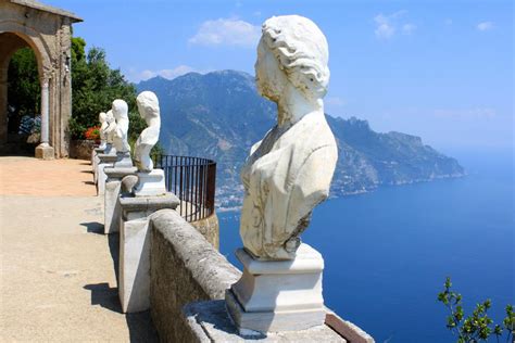 Panorama di Villa Cimbrone con vista sulla Costiera Amalfitana