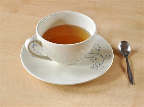 Una tazza di tè e una madeleine