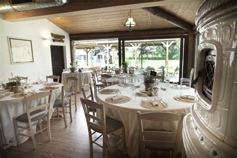 Dettagli floreali e decorazioni per un matrimonio alla Cascina Borgofrancone