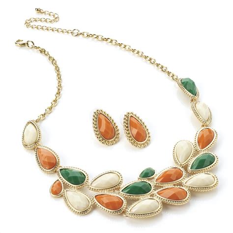 Collana e orecchini coordinati