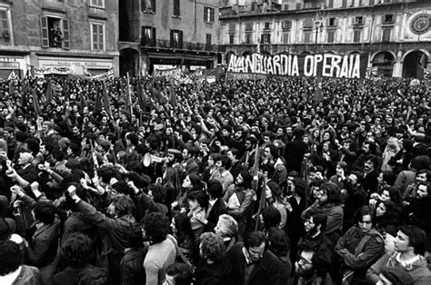 Manifestazione politica negli anni '70