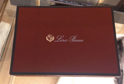 Packaging Loro Piana per regali di lusso
