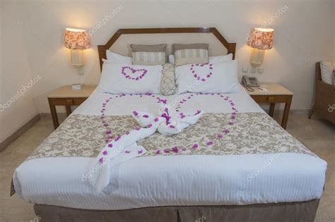 Immagine storica di un letto nuziale romano