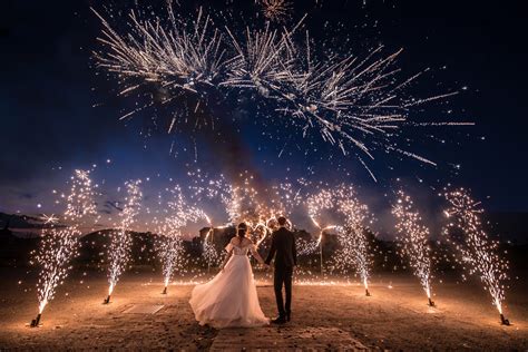 Spettacolo di fuochi d'artificio durante un matrimonio