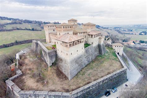 Vista panoramica del Castello di Torrechiara