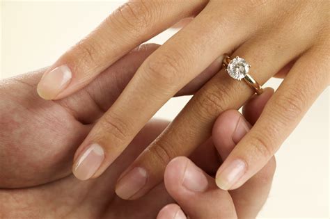 Anello di fidanzamento (ipotetico)