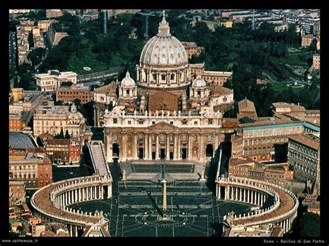 Vista panoramica di Roma con la cupola di San Pietro