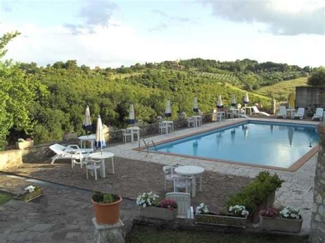 Piscina all'aperto de La Loggia Villa Gloria con lettini