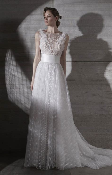 Tessuti pregiati per abiti da sposa voluminosi