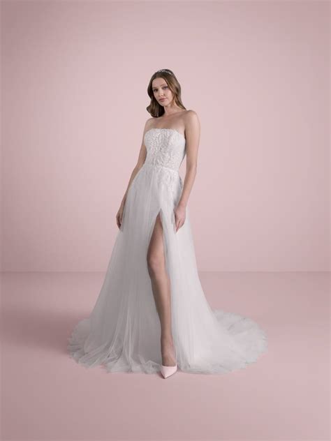 Silhouette a clessidra di un abito da sposa Fit and Flare