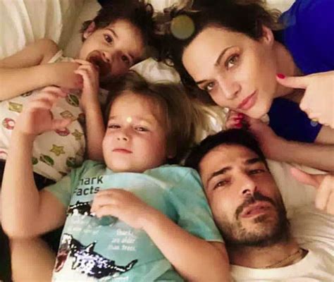 Foto di famiglia di Marco Bocci e Laura Chiatti con i figli