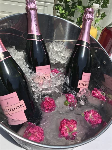 Angolo bar addio al nubilato con cocktail mimosa