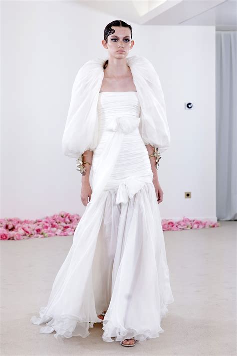 Esempi di abiti da sposa con e senza coprispalle