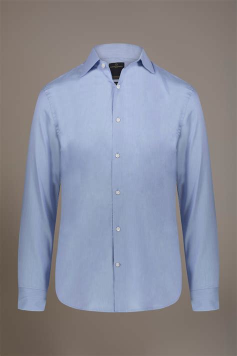 Modelli di camicie da uomo personalizzabili online