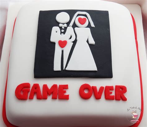 Torta con decorazione a tema 