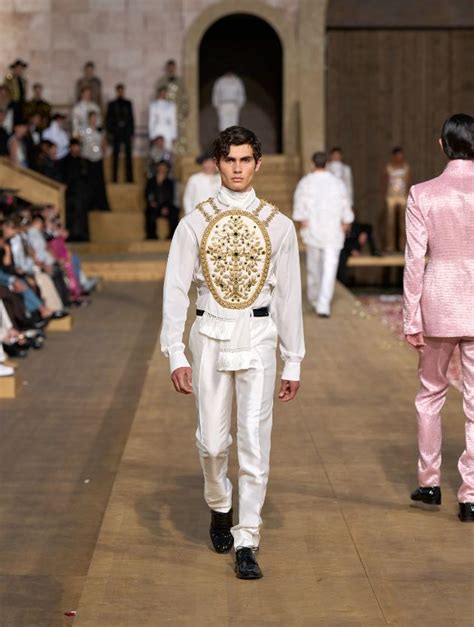 Sartoria di alta moda con tessuti italiani