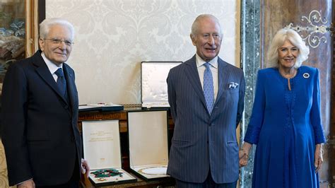 La Regina Camilla con i suoi paggetti d'onore