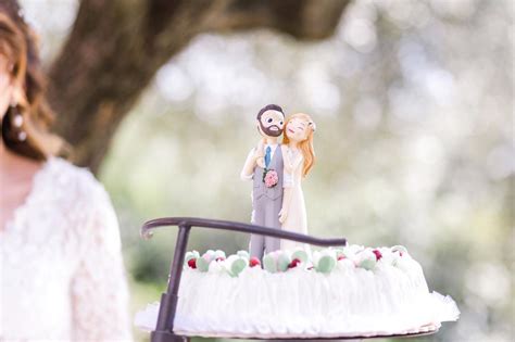 Esempi di cake topper originali per matrimonio