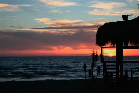 Tramonto sulla spiaggia di Fregene con il suono del gong