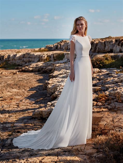 Atelier sposa con abiti eleganti