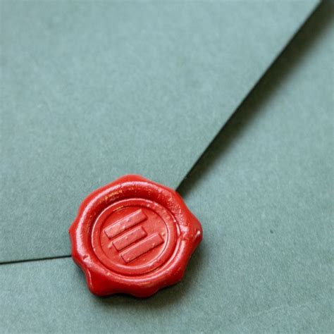Immagine di una pergamena con un sigillo in ceralacca e testo di un giuramento
