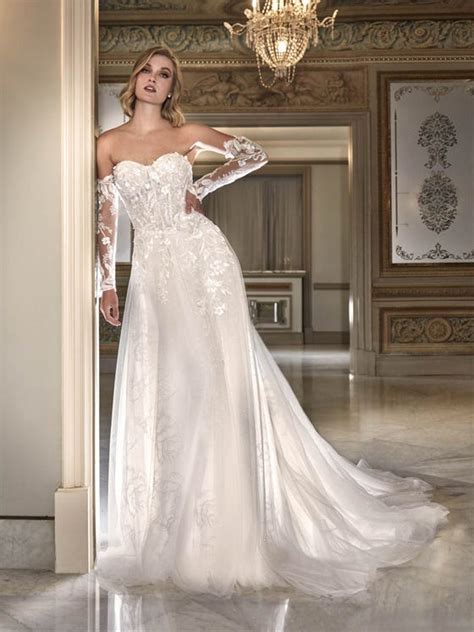 Collezione di abiti da sposa usati