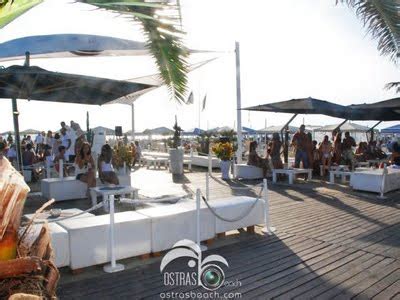 Dettaglio della pista da ballo sulla spiaggia di Ostras Beach Club