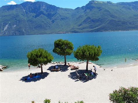Panorama del Lago di Garda con la Spiaggia Copelia
