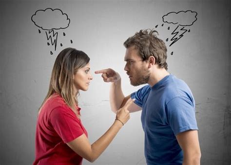 Illustrazione di una coppia che discute apertamente dei propri sentimenti