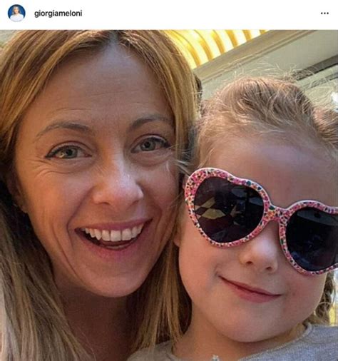 Giorgia Meloni e Andrea Giambruno con la figlia Ginevra