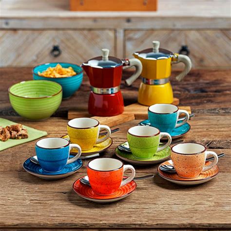 Diverse tipologie di tazzine da caffè per bomboniere