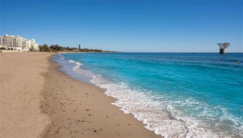Spiaggia di Marbella con vista sull'oceano