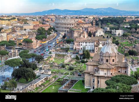 Panorama di Roma con il Colosseo