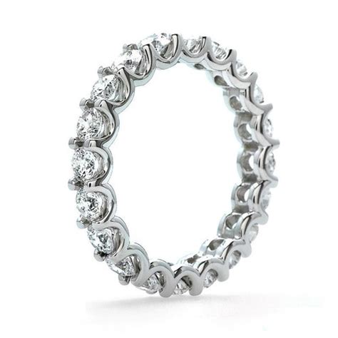Decorazione di nozze in bianco e oro con diamanti finti