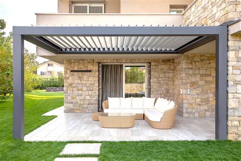 Pergola bioclimatica RGM con cucina all'aperto