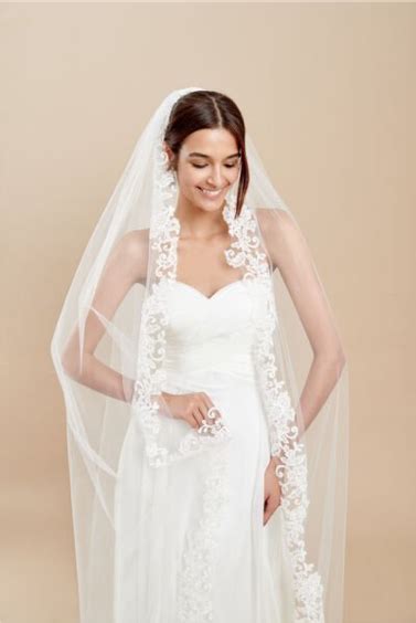 Diverse tipologie di veli da sposa