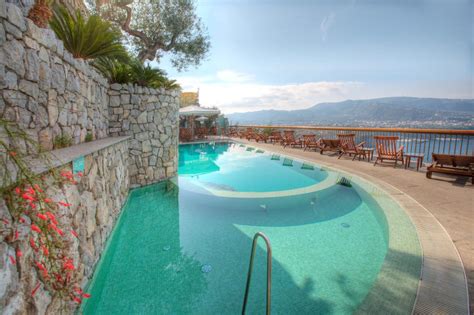 Hotel Mega Mare con vista sulla costa