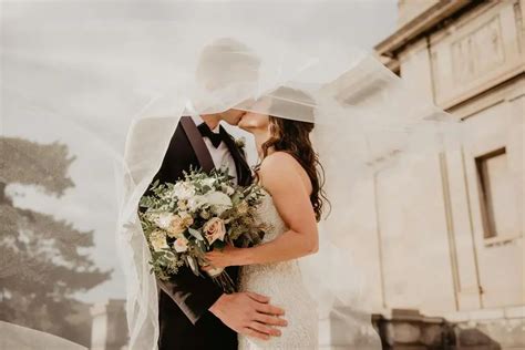Abbigliamento per matrimonio civile e religioso