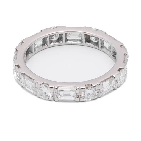 Anello eternity con diamanti baguette