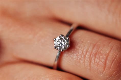 Collana con anello di fidanzamento