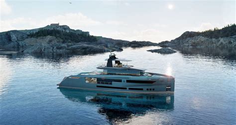 Yacht di lusso ormeggiato in una baia con mare cristallino
