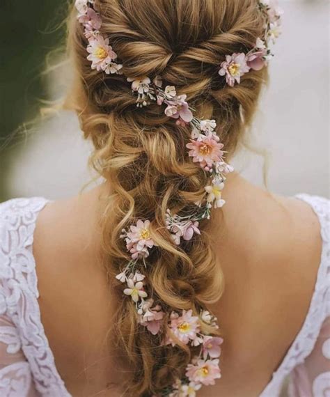Treccia sposa morbida con fiori