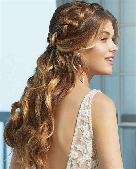 Acconciature sposa capelli lisci onde morbide