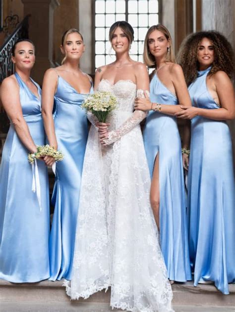 Gruppo di damigelle con abiti coordinati