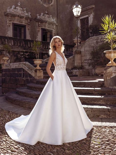 Collezione di abiti da sposa eleganti